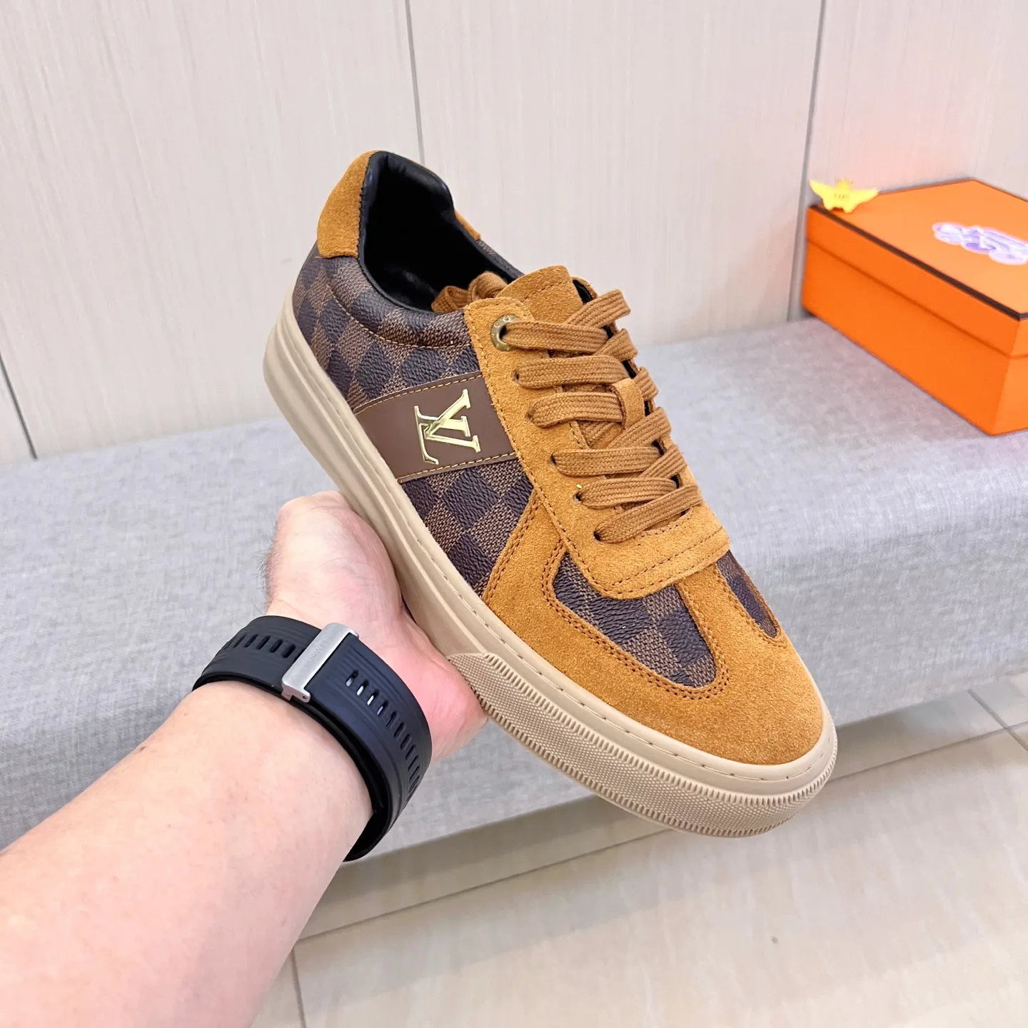 🚘🚘Factory batch 400💰[LV]🔥Louis Vuitton, high-end men's shoes brand, official website 1:1 latest masterpiece: the upper is made of first-layer cowhide imported from Italy with a comfortable and breathable lining➕original non-slip and wear-resistant outsole🔥, making walking more convenient and comfortable! An exclusive new model, a stunning work, a beautiful 1:1 replica [color] compared to the official quality! Create a fashionable personality to set off your uniqueness! A must-have for trendy men! Classic🔥Size: 38-44 Color: 🔥 2⃣️colors available🔥